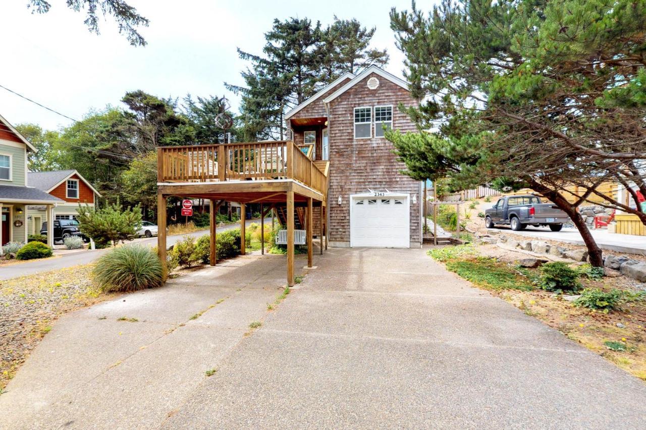 Beach House With A Park Lincoln City Exterior photo