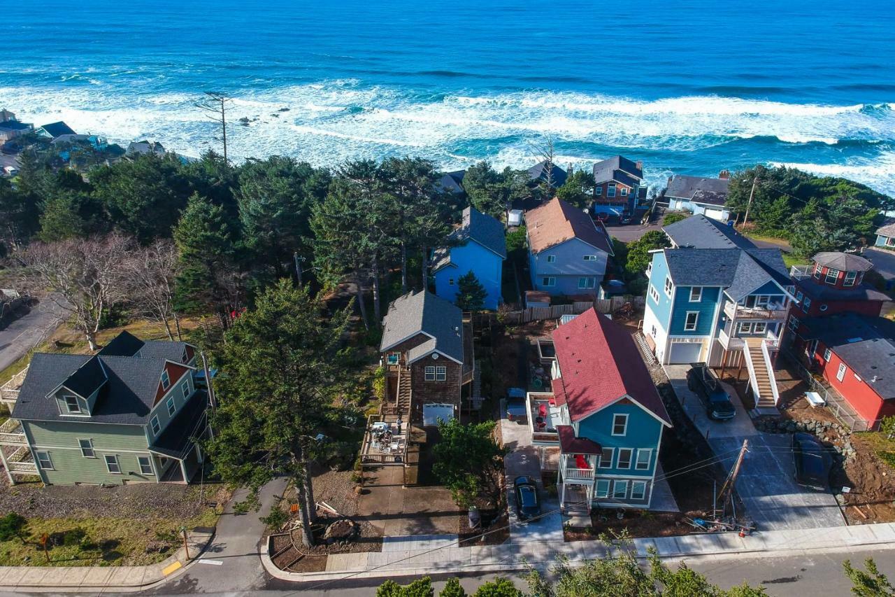 Beach House With A Park Lincoln City Exterior photo